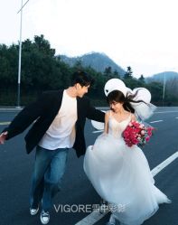 -雪中彩影婚纱摄影·微光艺术中心