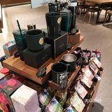 春天的到来，星巴克里也遍插着樱花了！