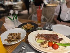 -MONICH牛排融合餐厅(和义大道购物中心店)