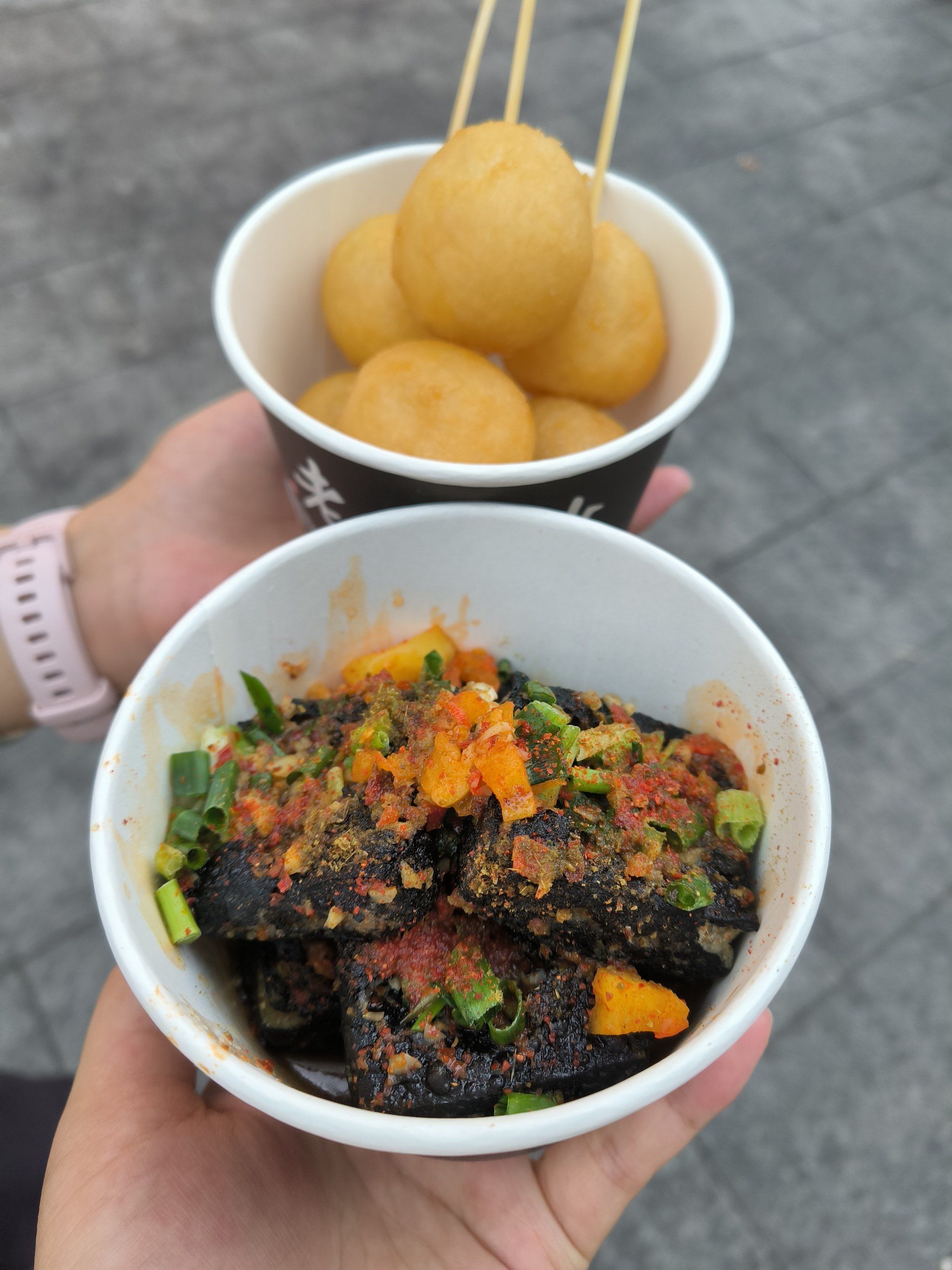 长沙小吃少不了臭豆腐和糖油坨坨