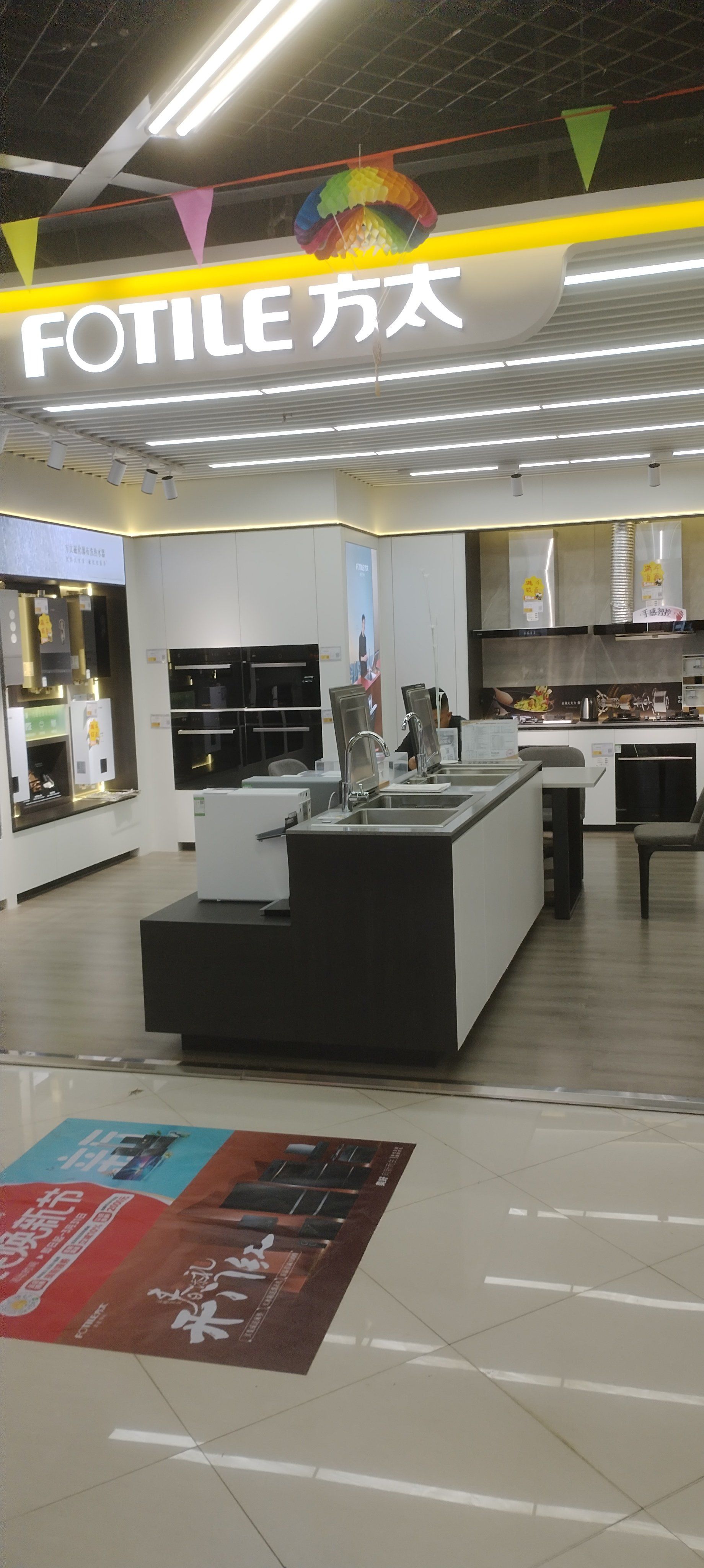 苏宁麒麟花园店是滇东北最大的家电超市,店内各品牌电器齐全,导购服务