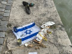 -多瑙河畔鞋履雕塑