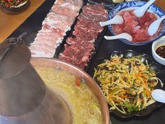 -果松木炭酸菜铜火锅·外婆参鸡汤