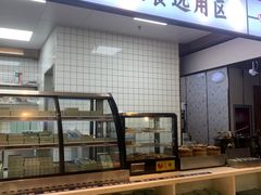 面包甜点陈列柜-蚝英雄·鲜蚝自助专门店(洋桥店)