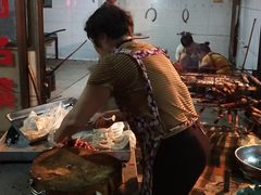 -黄记四更烤乳猪店