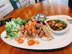 -Chom Cafe and Restaurant