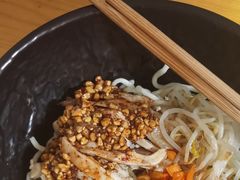 -两勺子一碗口水鸡拌面