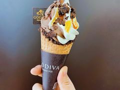 椰林凤情巧克力软冰淇淋-GODIVA(海岸城店)