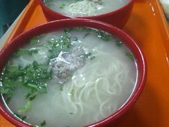 -亮亮面馆(经六路店)