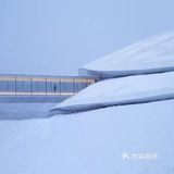 今日分享 “雪山下的大帐篷”，延续建筑与自然交融的艺术意境