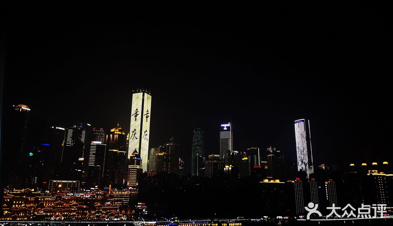 到了晚上，这座城市更漂亮