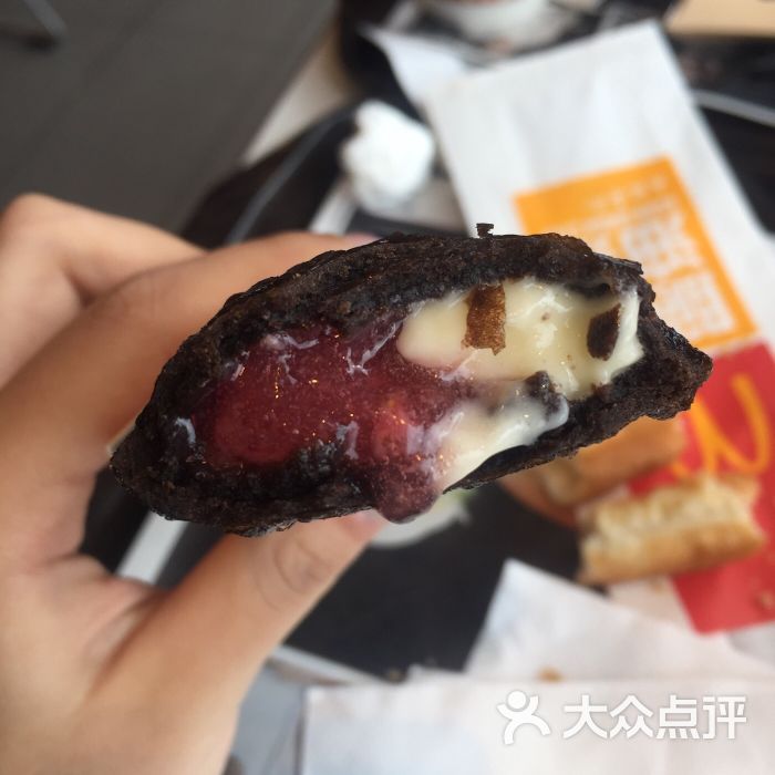 麦当劳(杭州下沙都尚超市店)黑森林派图片 - 第112张