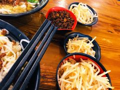小咸菜-丽虹云南过桥米线(兴工街店)