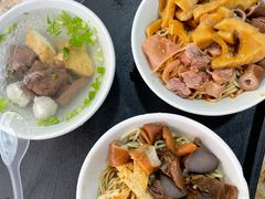 -松树干拌面店