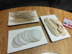 -茸梅路右拐龙虾-农家菜(松江店)