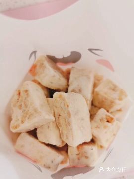 分至长宽高均约为三公分的方块。雪花酥制作真的超级简单