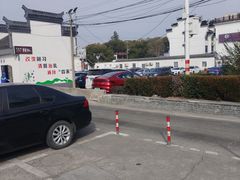 -朱家角影剧院-地面停车场