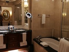 浴室-广州富力丽思卡尔顿酒店