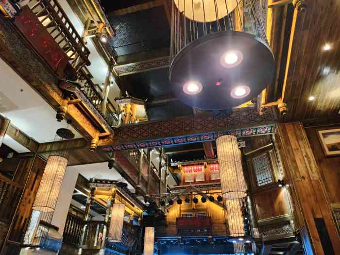 西江传说·苗侗餐饮活态博物馆-"真的是个博物馆餐厅,哈哈,挑高很高好