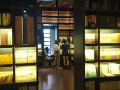 -钟书阁(松江泰晤士小镇店)