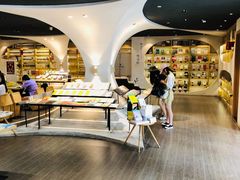 -钟书阁(珍园店)