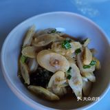 场子很大、里里外外一个大院子