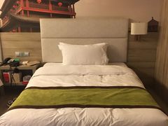 -西安大雁塔科技大学地铁站亚朵酒店