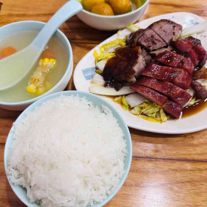 和裕深井烧鹅(和平店)-"很好吃,中午经常点外卖来吃,叉烧饭的叉烧.