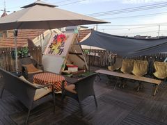 -小草屋轰趴馆别墅派对新场团建家庭聚会