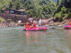 -安吉龙王山峡谷漂流