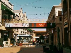 -王府井奥莱临潼小镇(临潼店)