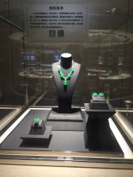 -北京七彩云南翡翠珠宝旗舰店(月坛店)