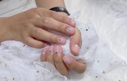 -潮店·虞妃妮轻奢美甲美睫馆