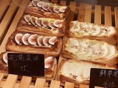 招牌苹果派-天井·丑面包搭咖啡