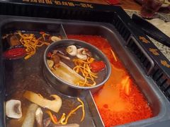 -老牌坊云南鱼豆花火锅(哈西万达店)