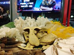 -钢管厂五区小郡肝串串香火锅(梅川路店)