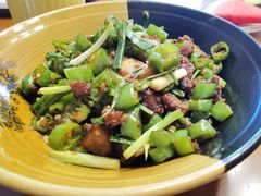 青椒香酥肉-醉美东江·三文鱼·烧鸡公