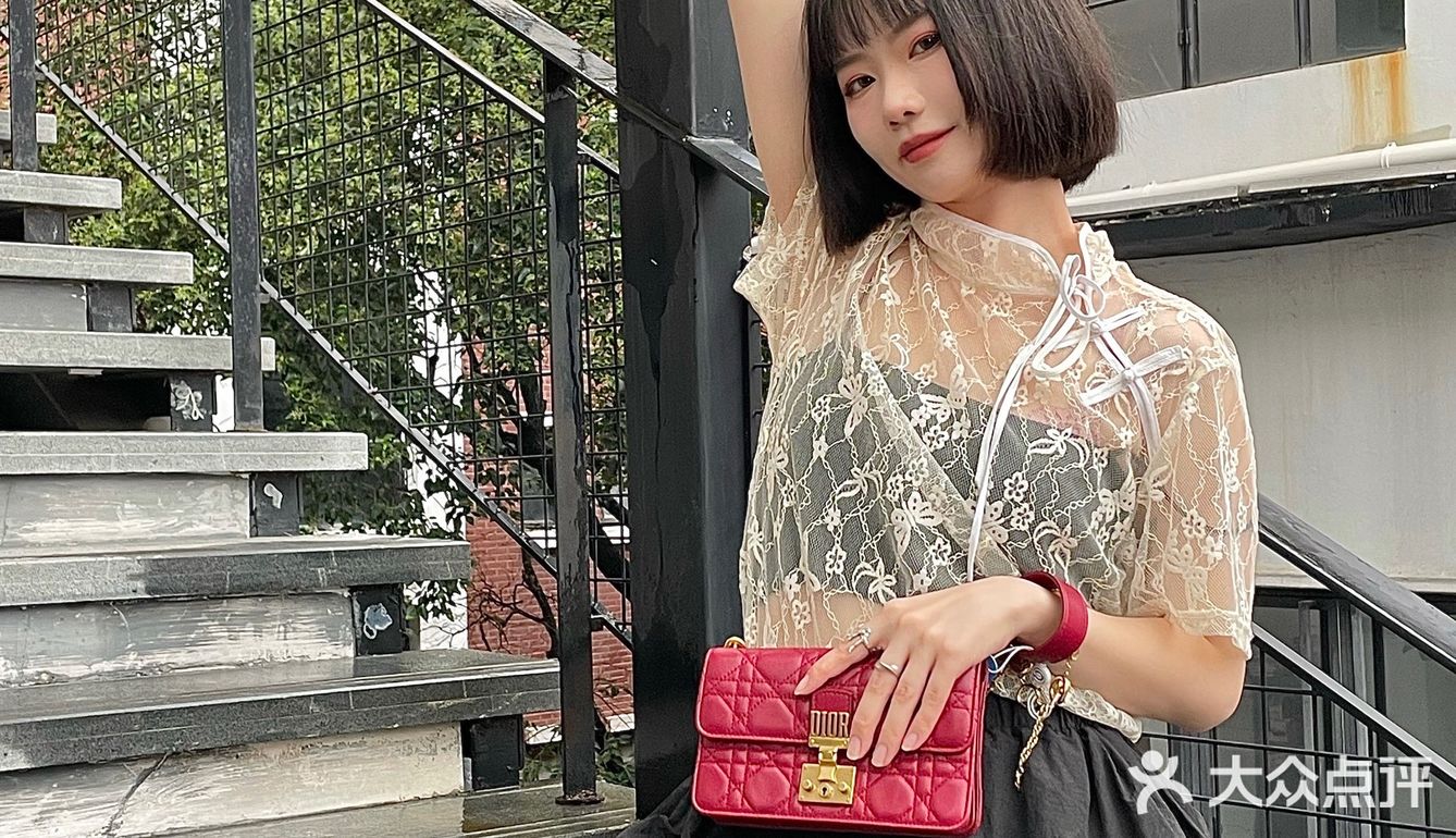 一人一个！体验一下2⃣️折买香奈儿的快乐💃