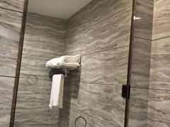 浴室玻璃上真是醉了，是给玻璃拔了火罐吗？-玫瑰汤泉酒店