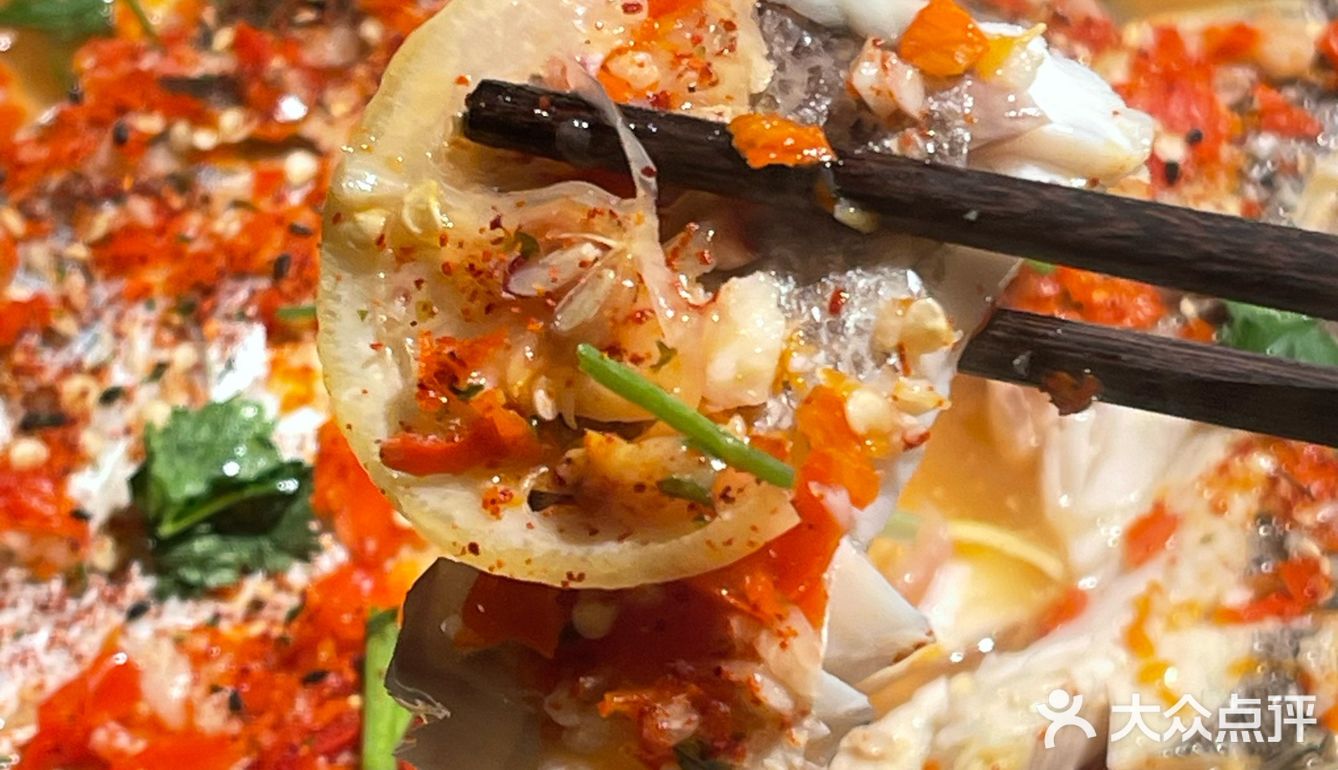 西大街新开的这家餐厅环境太好了 沿河而建