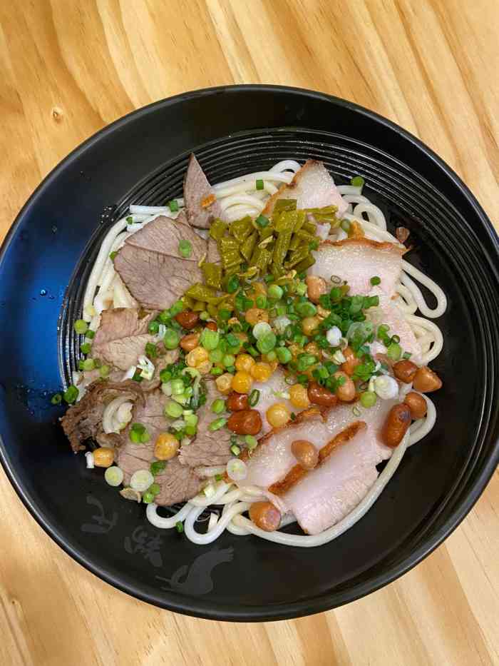 粉氏桂林干捞卤粉(新洲店)-"肥肠卤粉的味道超级好吃!阴雨天气,嗦上.