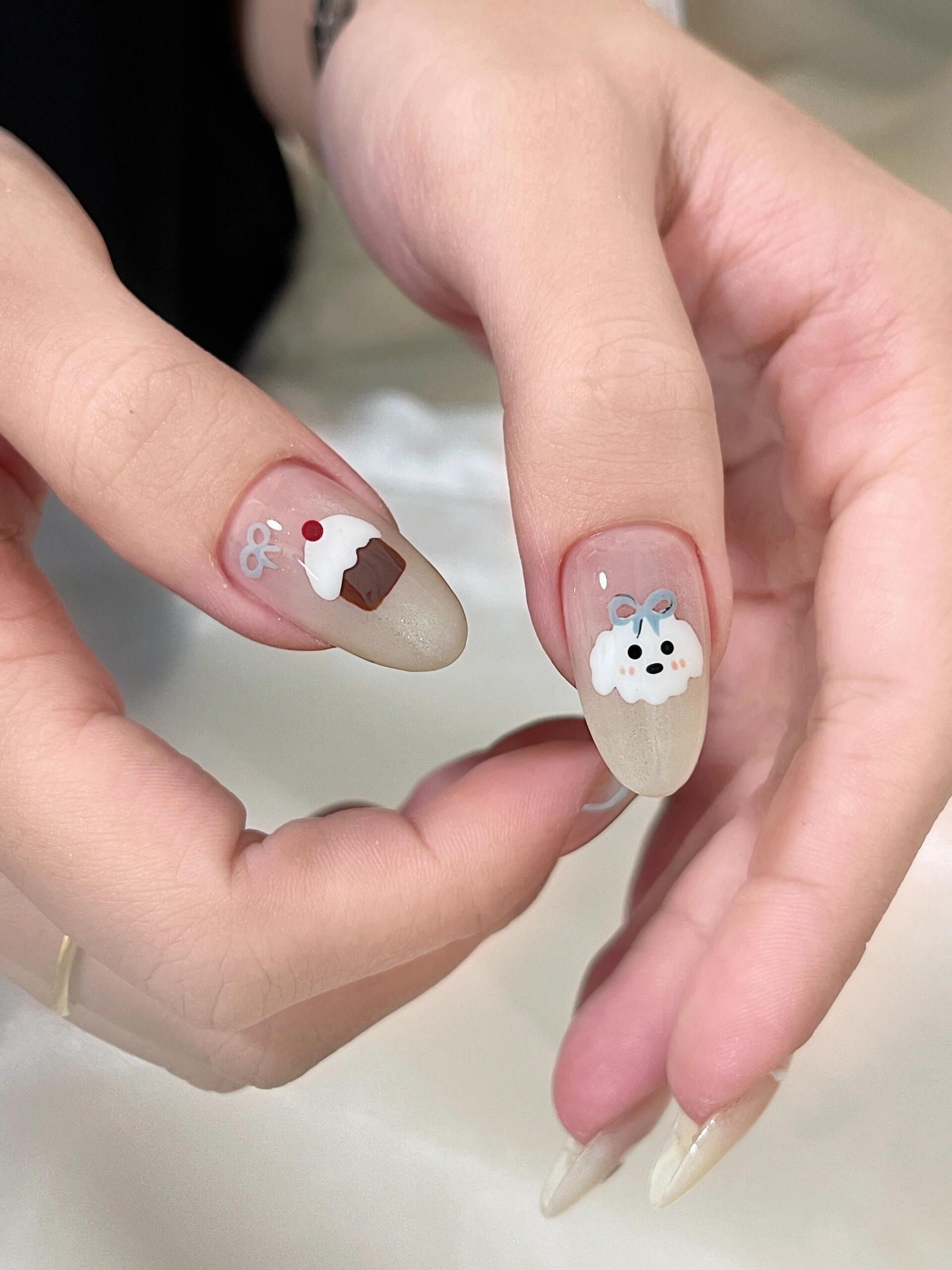 可爱的羊羔美甲