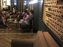 等位区-星巴克臻选(广州沙面店)