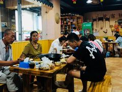 大堂-晨皓祥人民公社铁锅炖菜(西华苑店)