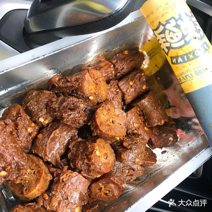 周黑鸭(浙江杭州永旺店)卤鸭脖图片 - 第1张