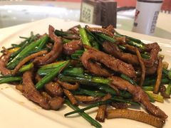 韭菜花茶树菇炒牛柳-鹅公村·国家非遗传承(荔湾店)