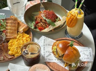 不是上海街边！！是重庆whoops！！