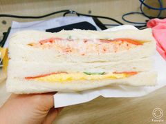 鱼子蛋沙拉三明治-全家便利店(世贸丽晶城店)