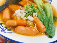 芝士肠瑞士鸡翼公仔面-無牌小范·香港明星美食