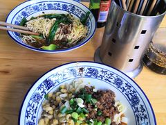 -渝之汇牛肉豌杂面